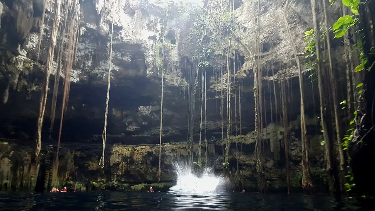 Cenote Oxman, Valladolid, Yucatán, Mexico