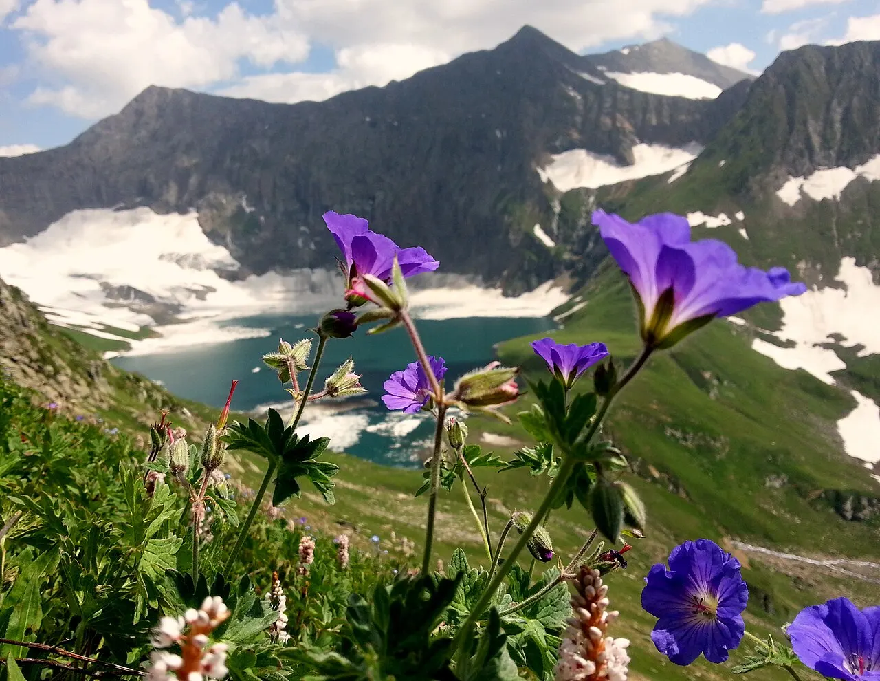 Ratti Gali Lake, Muzaffarābād, Azad Kashmir, Pakistan