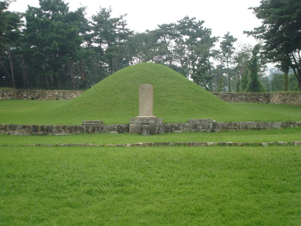 Tomb of Queen Heo Hwang-ok, Kimhae, Gyeongsangnam-do, South Korea