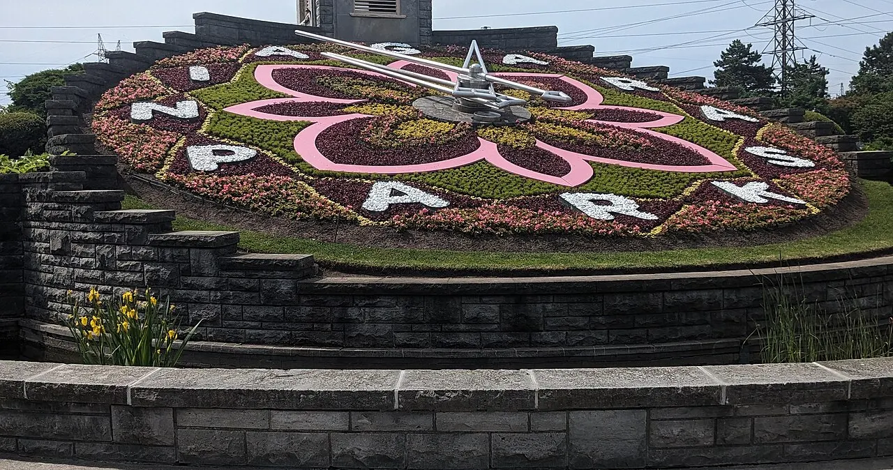 Niagara Parks Floral Clock, Niagara-on-the-Lake, Ontario, Canada