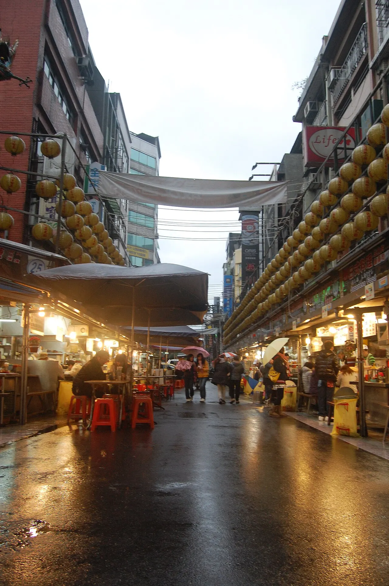 Miaokou Night Market, Keelung, Taiwan