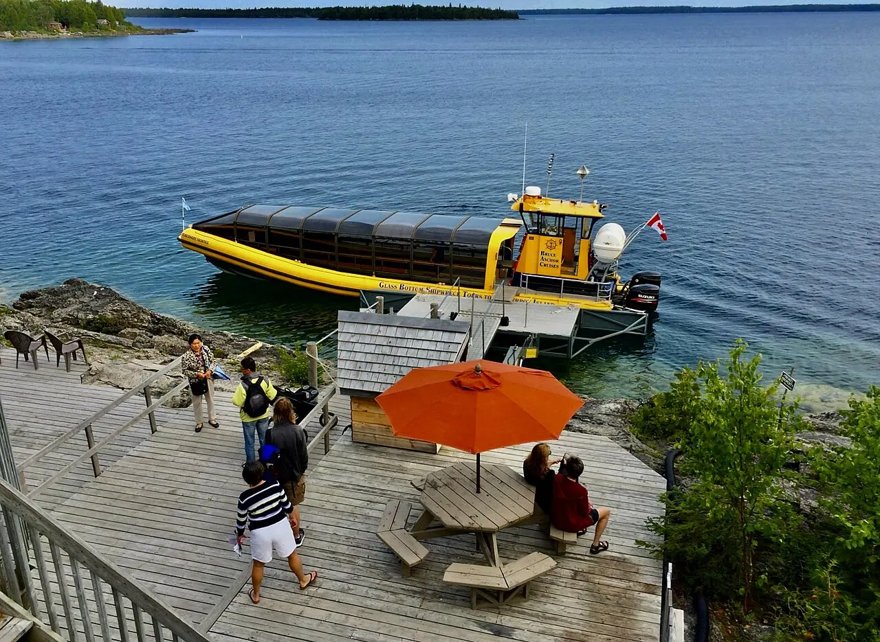 Tobermory glass-bottom boat cruises, Tobermory, Ontario, Canada