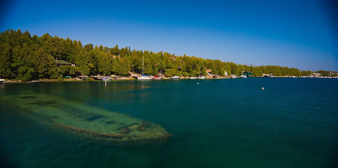 Sweepstakes Shipwreck, Tobermory, Ontario, Canada