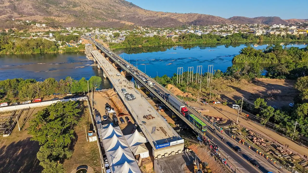 Ponte do São Raimundo, Governador Valadares, Minas Gerais, Brazil