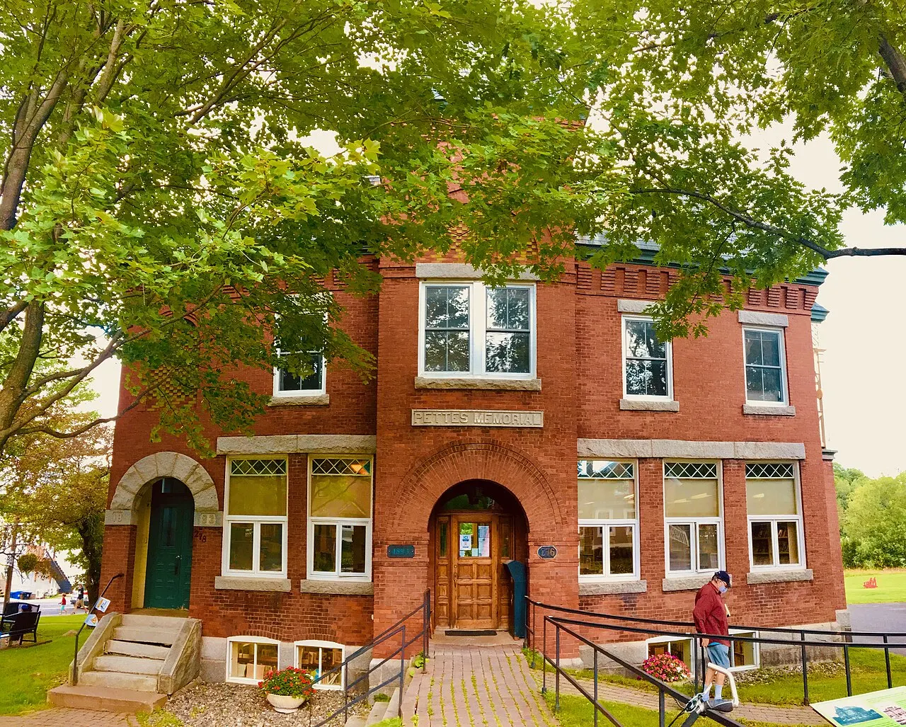 Pettes Memorial Library, Knowlton, Quebec, Canada