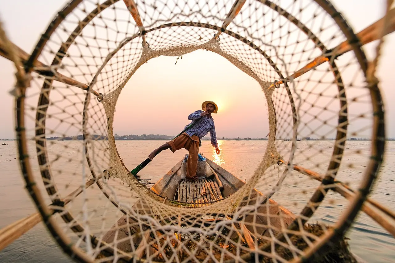 Inle Leg-Rowing Fishermen, Nyaungshwe, Shan State, Myanmar