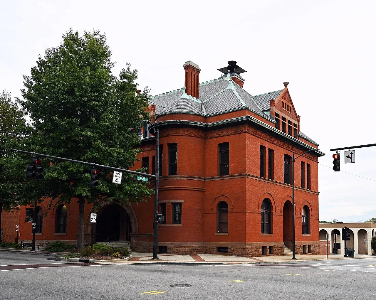 Statesville City Hall, Statesville, North Carolina, United States