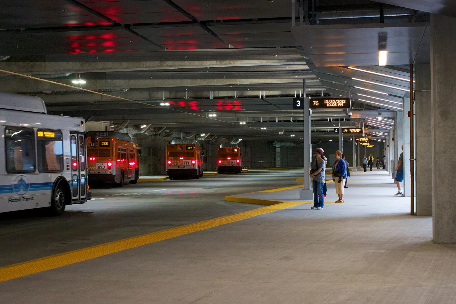 El Monte lower level platforms, California