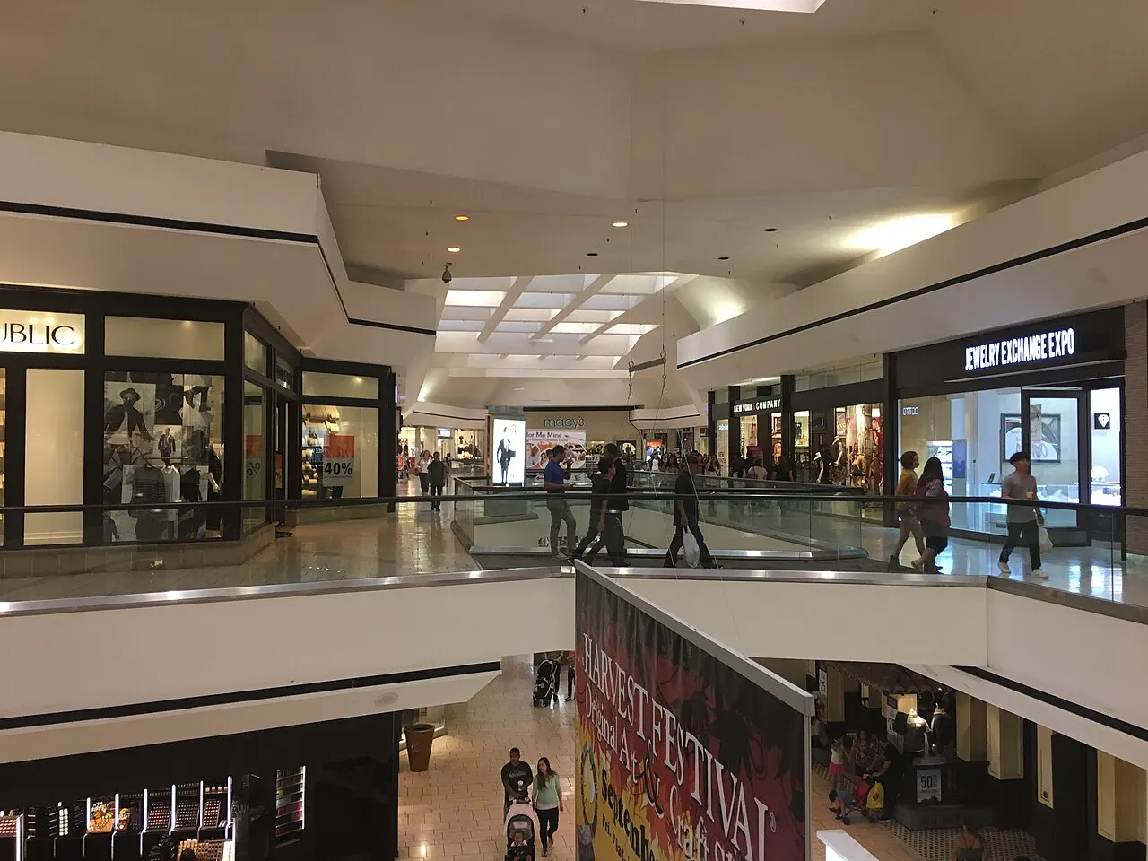 Stoneridge Shopping Center, Pleasanton, California, United States