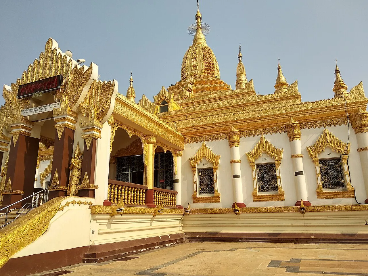 Maha Ant Htoo Kan Thar Pagoda, Pyin Oo Lwin, Mandalay Region, Myanmar