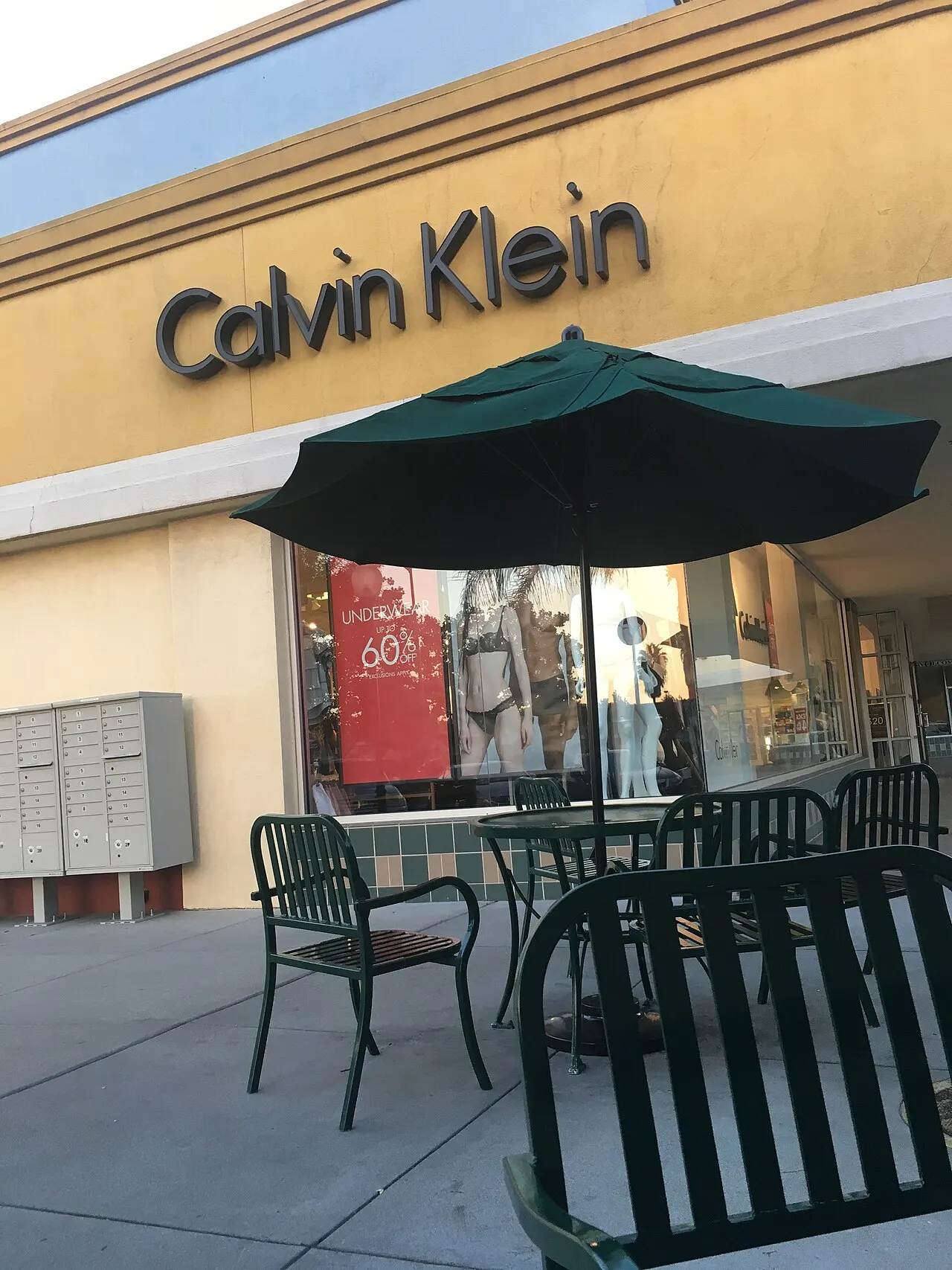 Gilroy Premium Outlets, Gilroy, California, United States