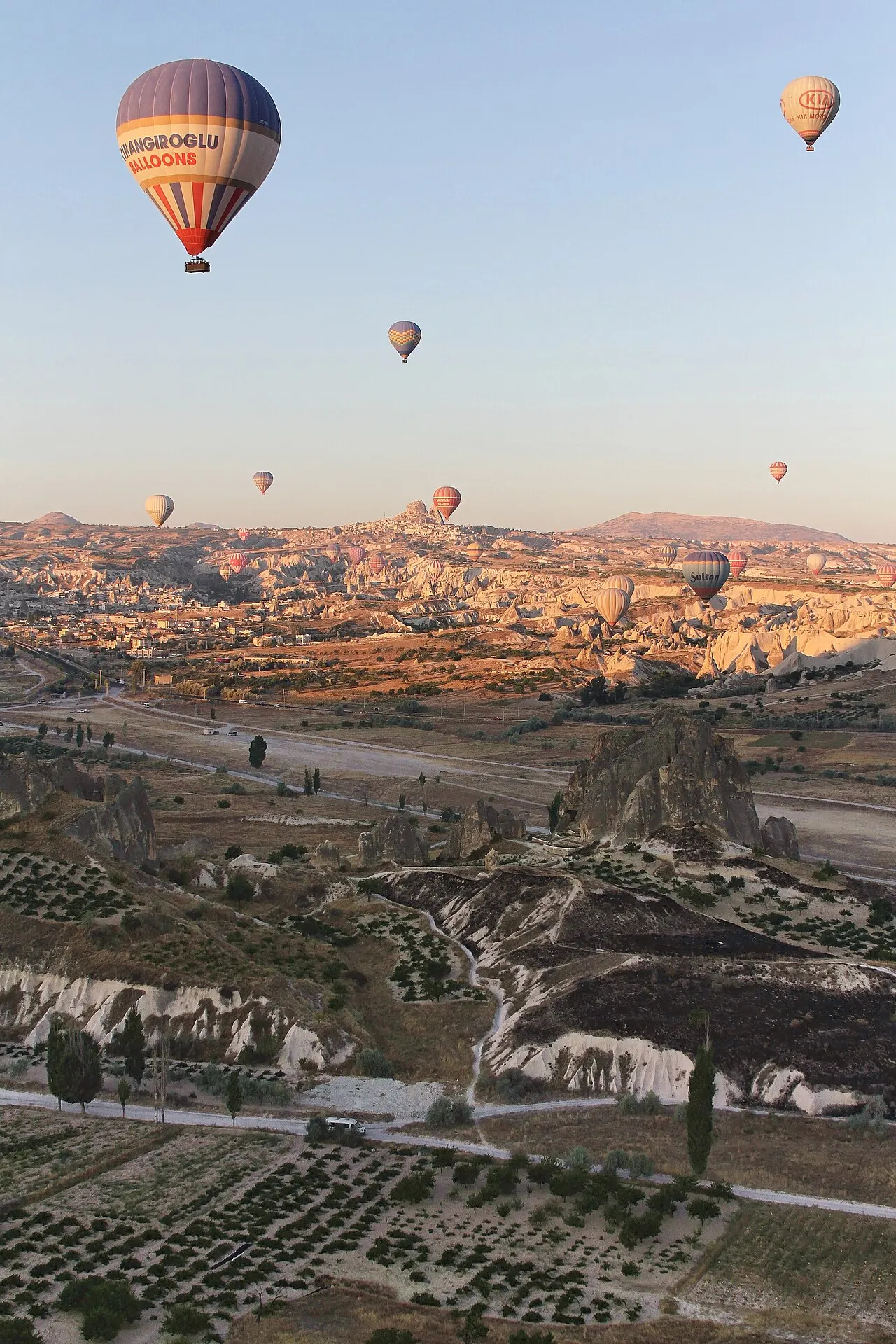 Hot air balloons over Göreme, Cappadocia, Türkiye