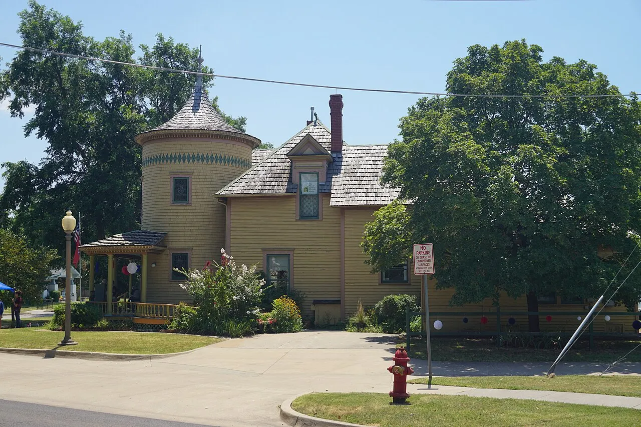 Moore-Lindsay Historic House Museum, Norman, Oklahoma, United States
