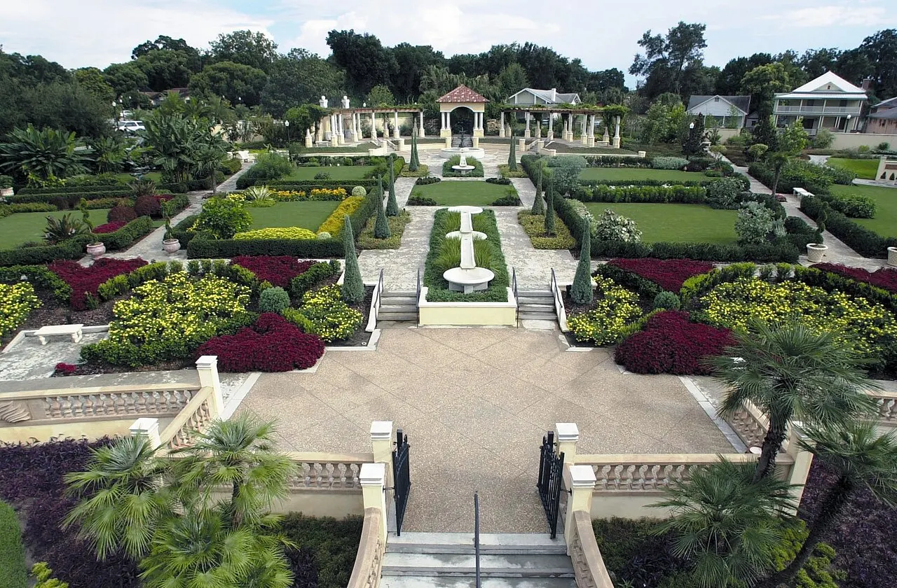 Hollis Garden, Lakeland, Florida, United States