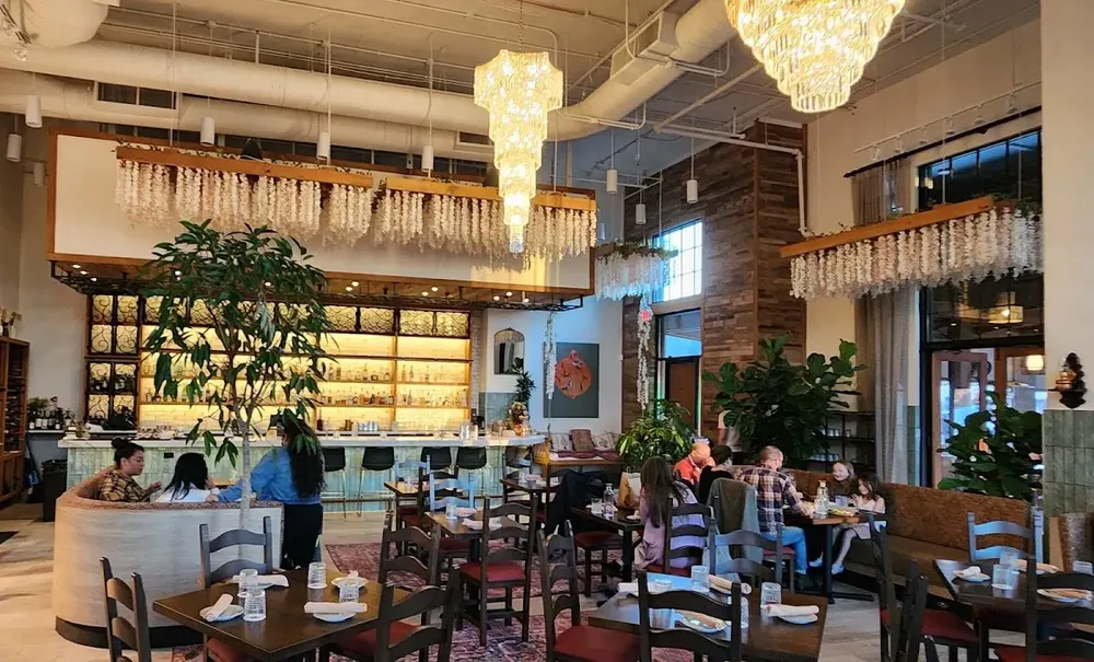 Yalda, Sandy Springs