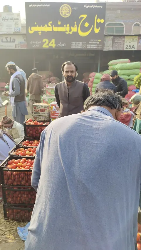 Sabzi Mandi Lodhran in Lodhrān, Punjab