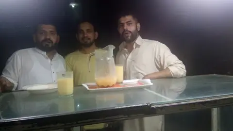 HAFIZ BURGER POINT in Lahore, Punjab