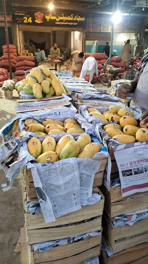 Sabzi Mandi Lodhran in Lodhrān, Punjab