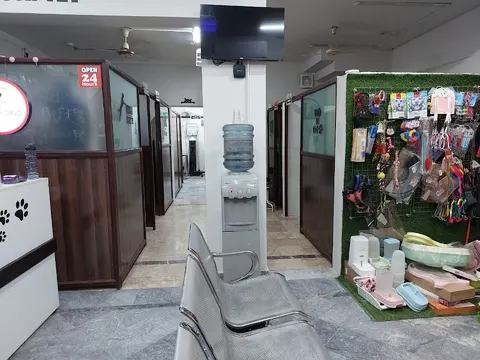Pets World Animal Hospital & Diagnostic Center in Lahore, Punjab