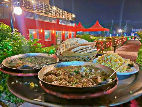 F&S Food Street Pakpattan in Green Town, Punjab