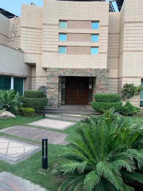 Mirrors salon and institute in Multan, Punjab
