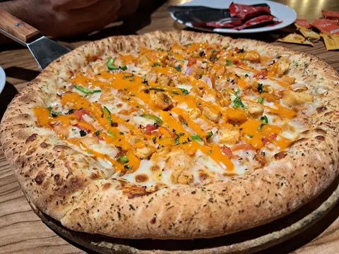 Broadway Pizza - Mall Road in Lahore, Punjab