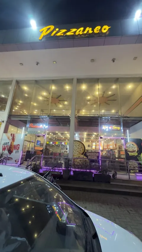 Pizzaneo Food Club - Near Gourmet Baker Zainab Mall usman commercial center Lodhran in Lodhrān, Punjab
