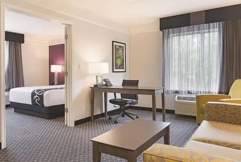 La Quinta Inn & Suites by Wyndham Atlanta Perimeter Medical in Sandy Springs, GA