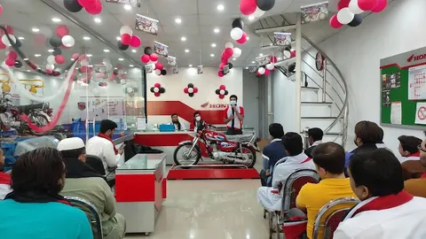 MNA traders - Naseer Traders (Atlas Honda Dealership & Claim Center) in Chiniot, Punjab