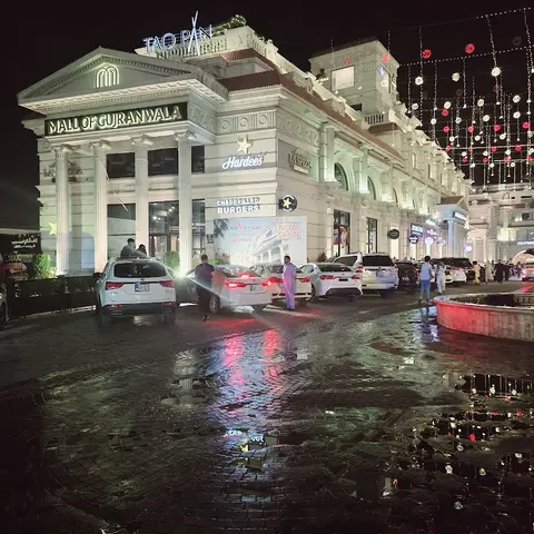 Hardee's Mall of Gujranwala in Gujranwala, Punjab