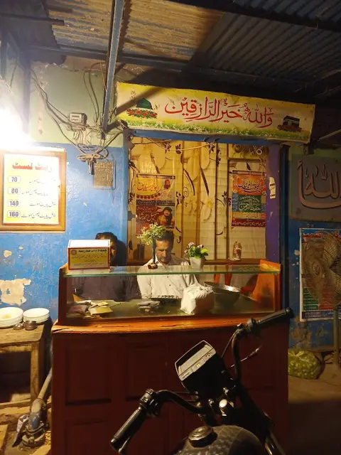 Rafiq Samosa Corner in Gojra, Punjab