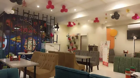 Meeru's Cafe in Lodhrān, Punjab