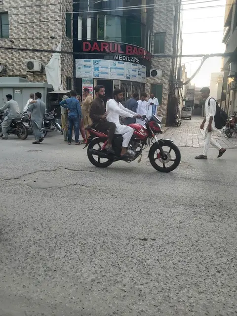Darul Barkat Medicare in Sheikhupura, Punjab