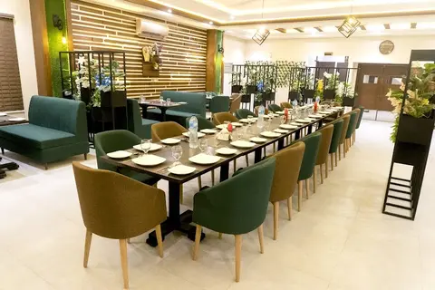 Salt n Pepper Express in Sargodha, Punjab