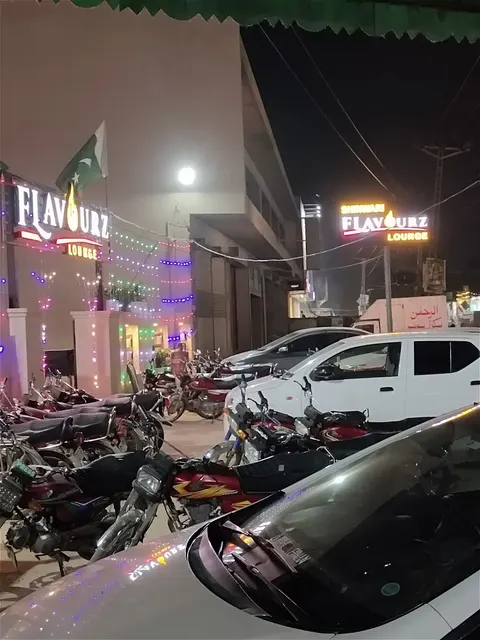 Flavourz Restaurant & Cafe in Kamalia, Punjab