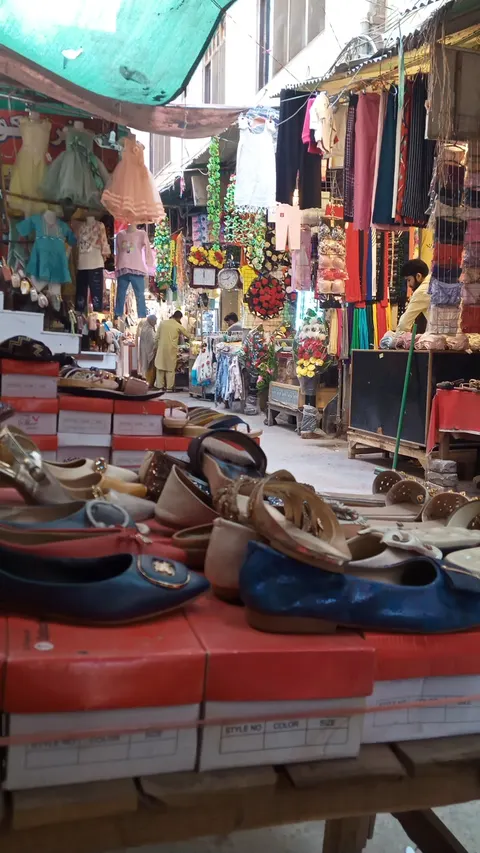 Kamoki Main Market in Kāmoke, Punjab