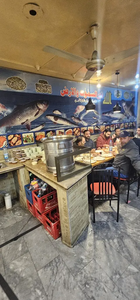 Miraj-Din Fish fry shop in Gujranwala, Punjab