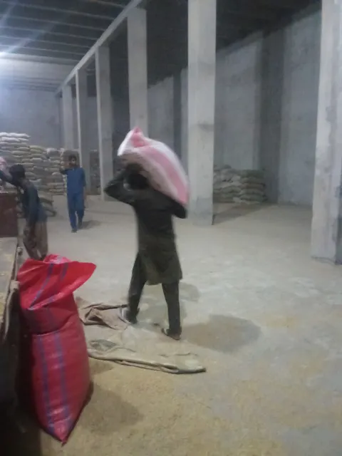 Hammad Commission shop photo 4