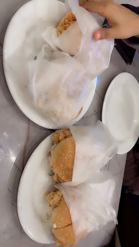 Meeru's Cafe in Lodhrān, Punjab