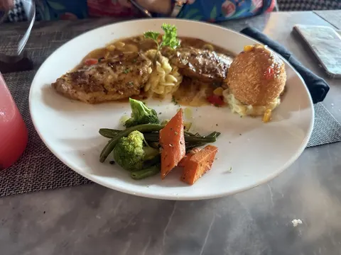 Meet Me In Paris Restaurant in Lahore, Punjab