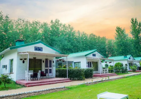 Solis Wellness Retreat Center in Tharoli, PB