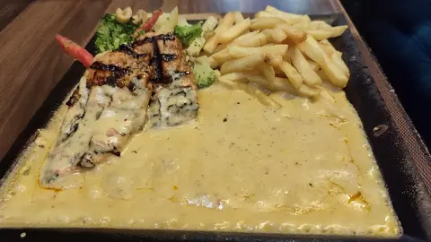Ricco's Cafe (Gujrat) in Gujrat, Punjab