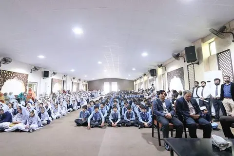 Madrisa Tul Binaat in Sadiqabad, Punjab