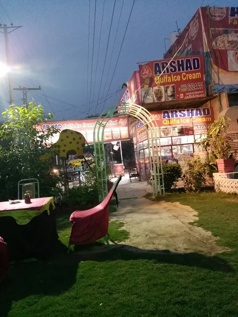 Arshad Fast Food & Pizza Cafe in Khanewal, Punjab