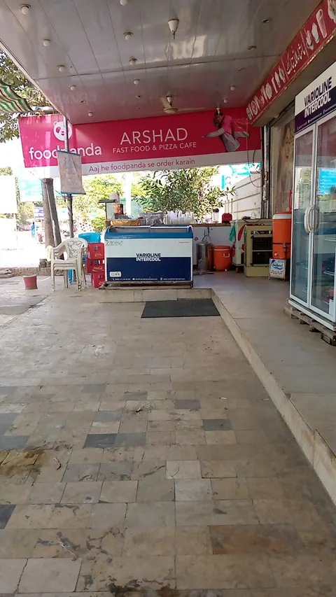 Arshad Fast Food & Pizza Cafe in Khanewal, Punjab