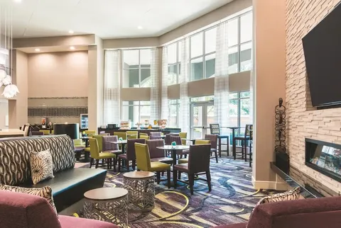 La Quinta Inn & Suites by Wyndham Atlanta Perimeter Medical in Sandy Springs, GA