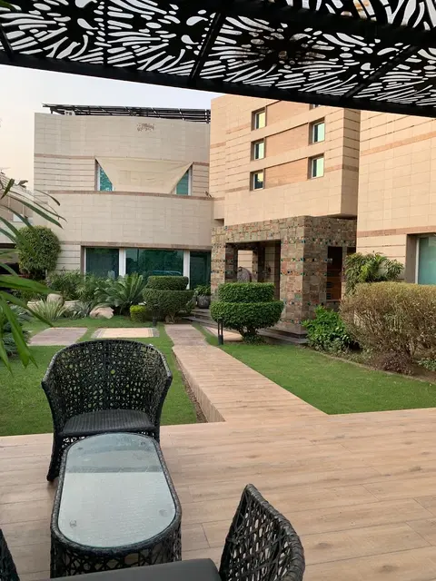 Mirrors salon and institute in Multan, Punjab