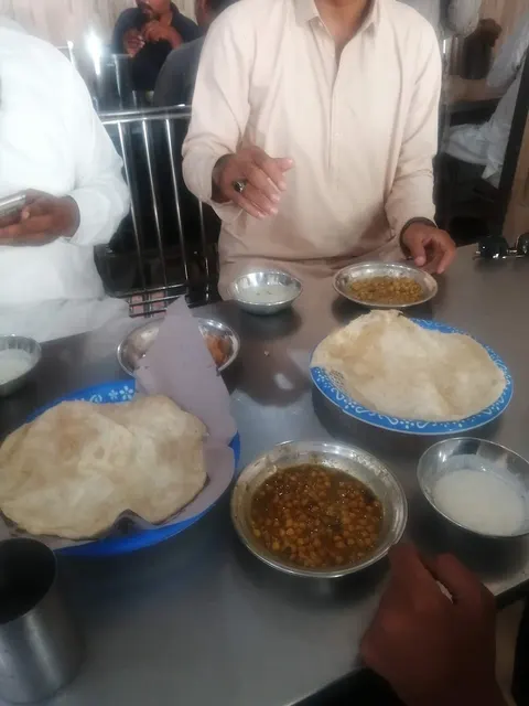 Haji Naan Shop (Nathoo naan Tikki) in Sheikhupura, Punjab