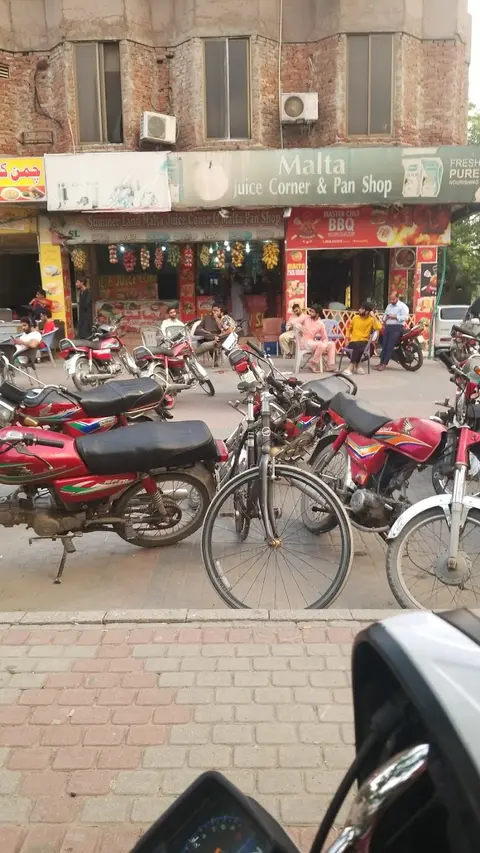 Malta Pan Shop in Lahore, Punjab