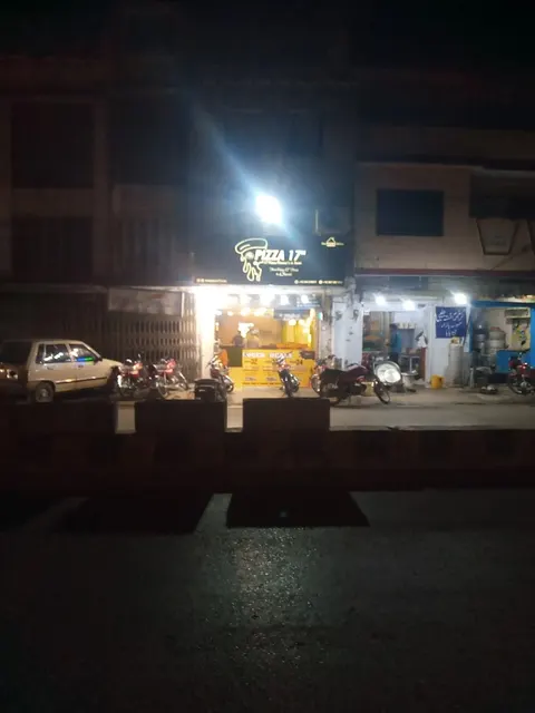 Pizza 17" in Jhelum, Punjab